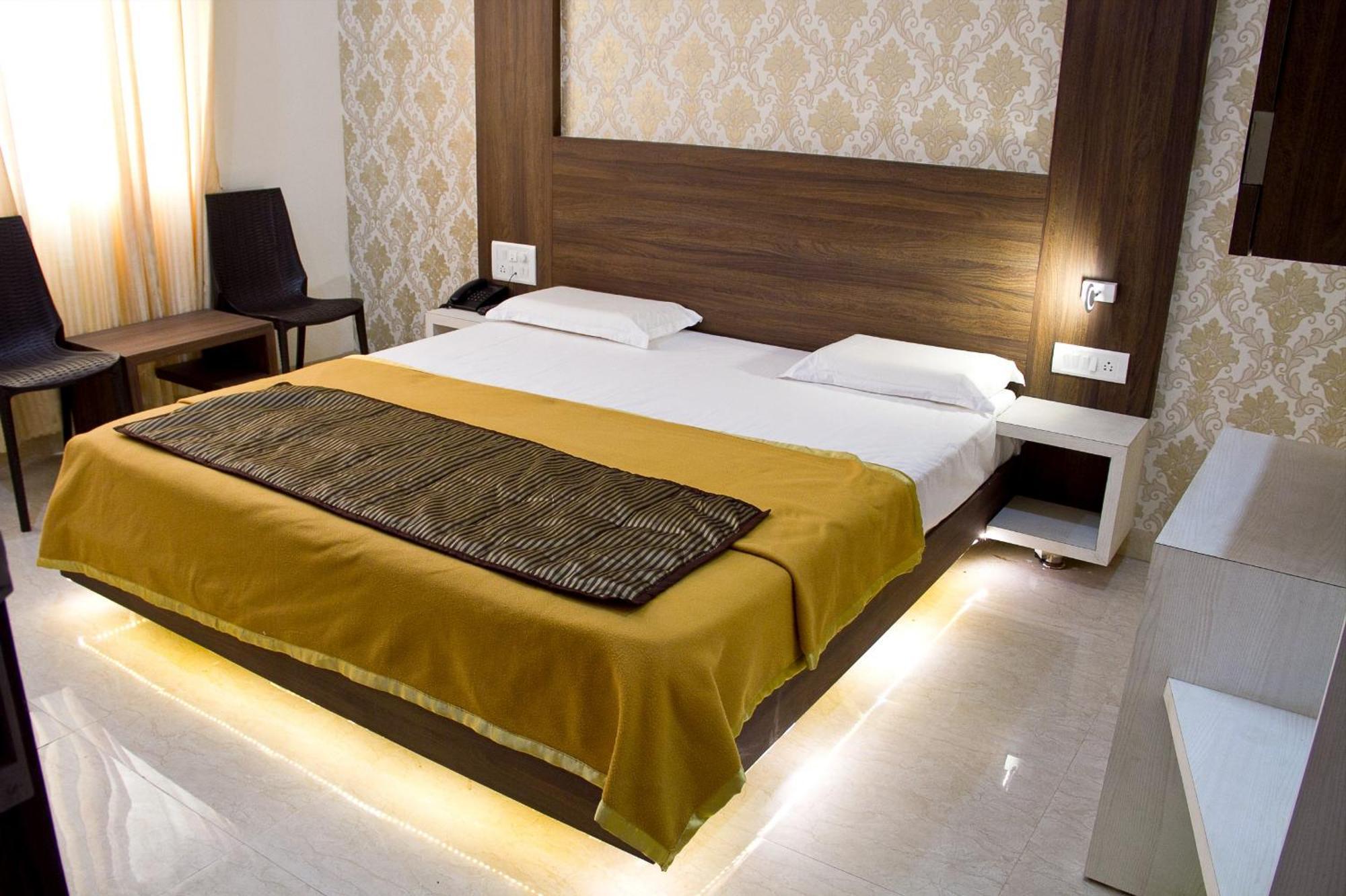 Hotel Darshan Executive Tuljapur Extérieur photo