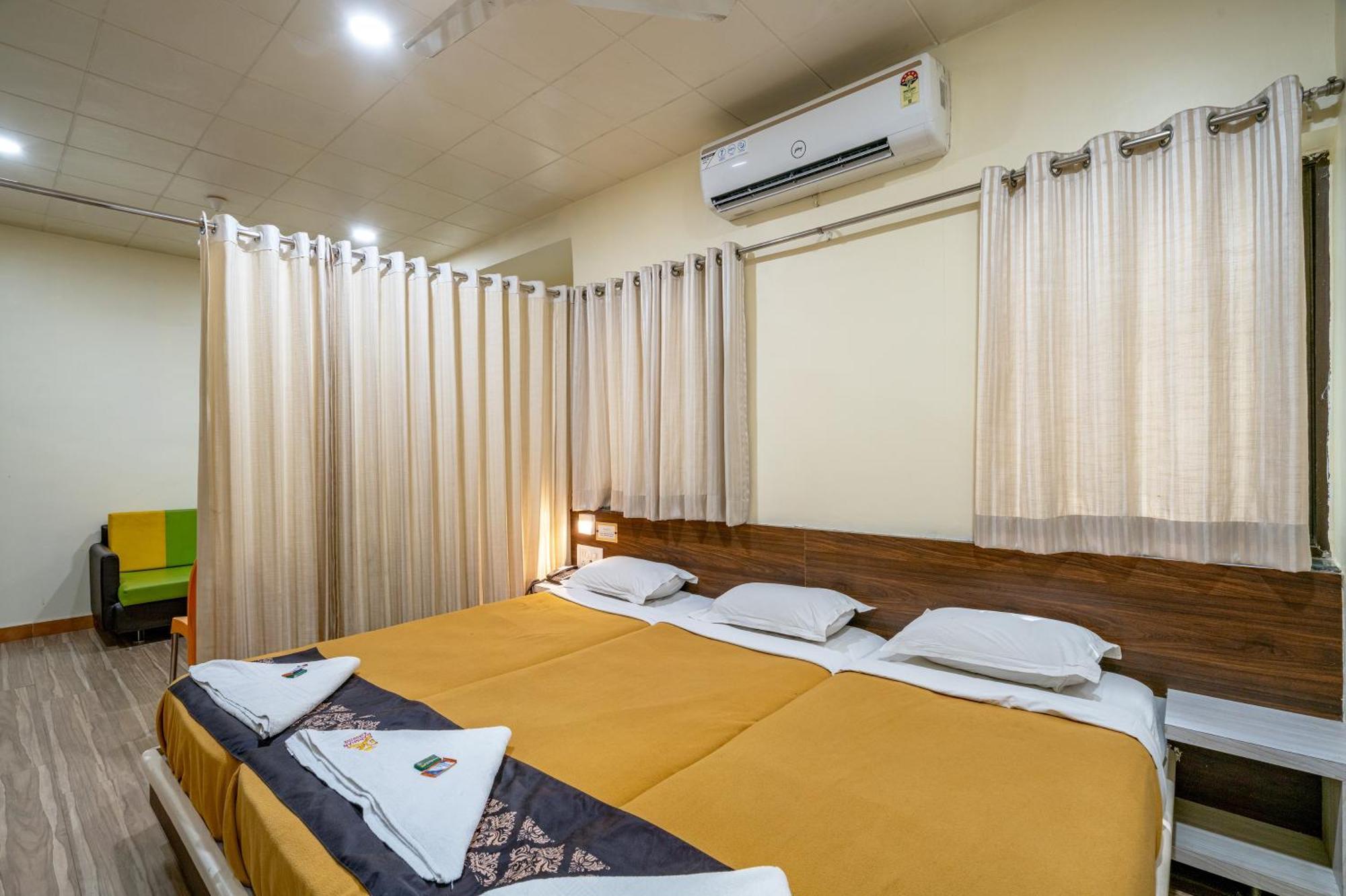 Hotel Darshan Executive Tuljapur Extérieur photo