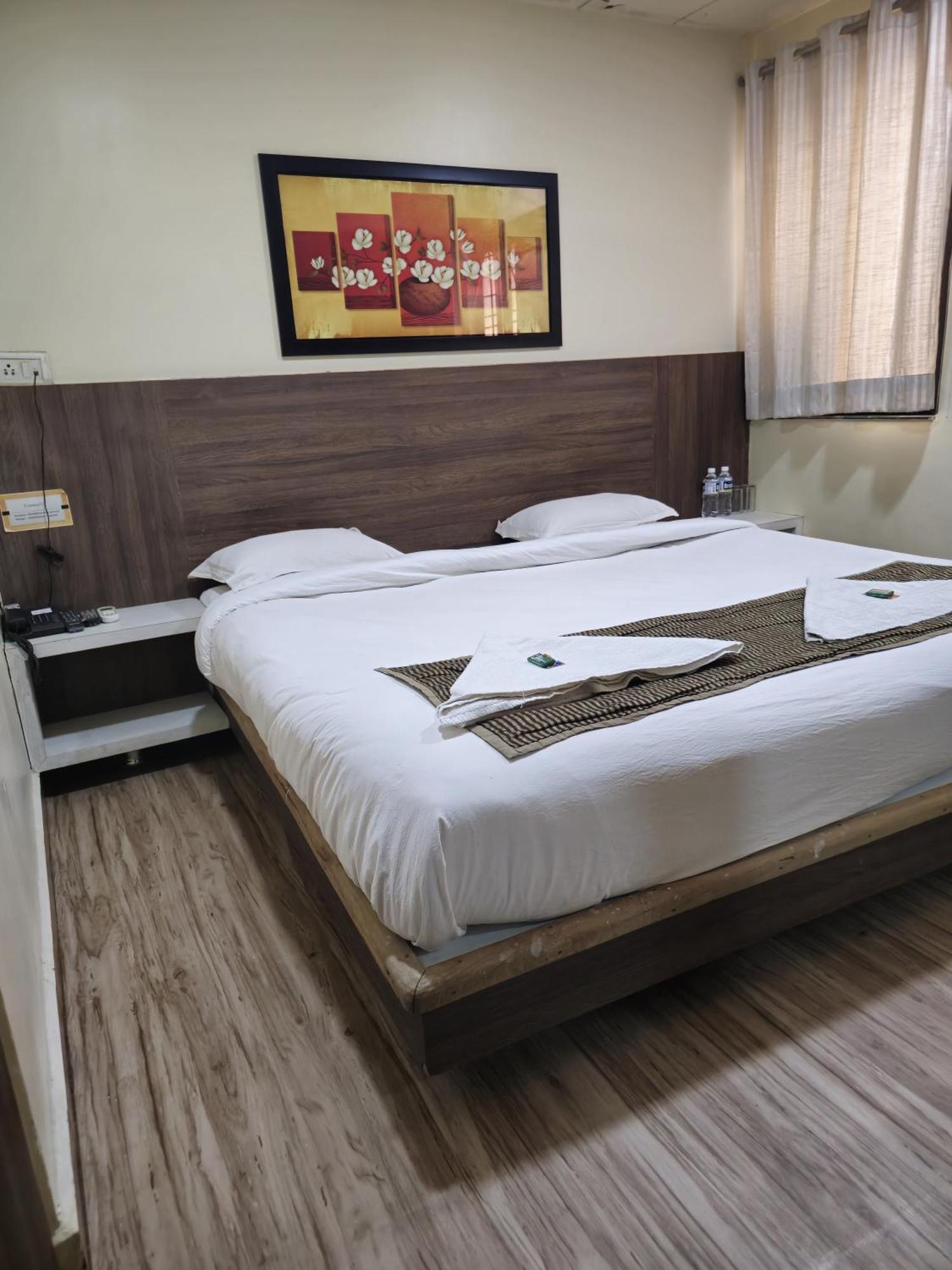 Hotel Darshan Executive Tuljapur Extérieur photo
