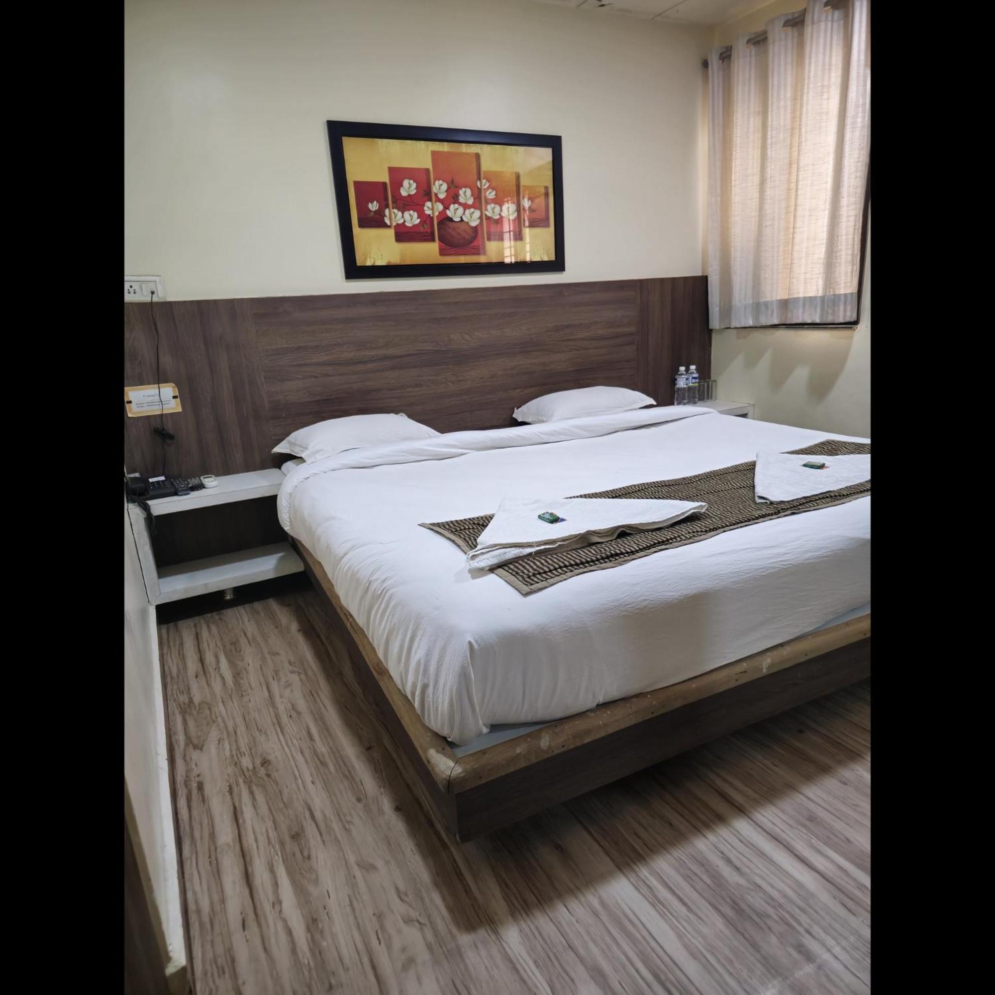Hotel Darshan Executive Tuljapur Extérieur photo