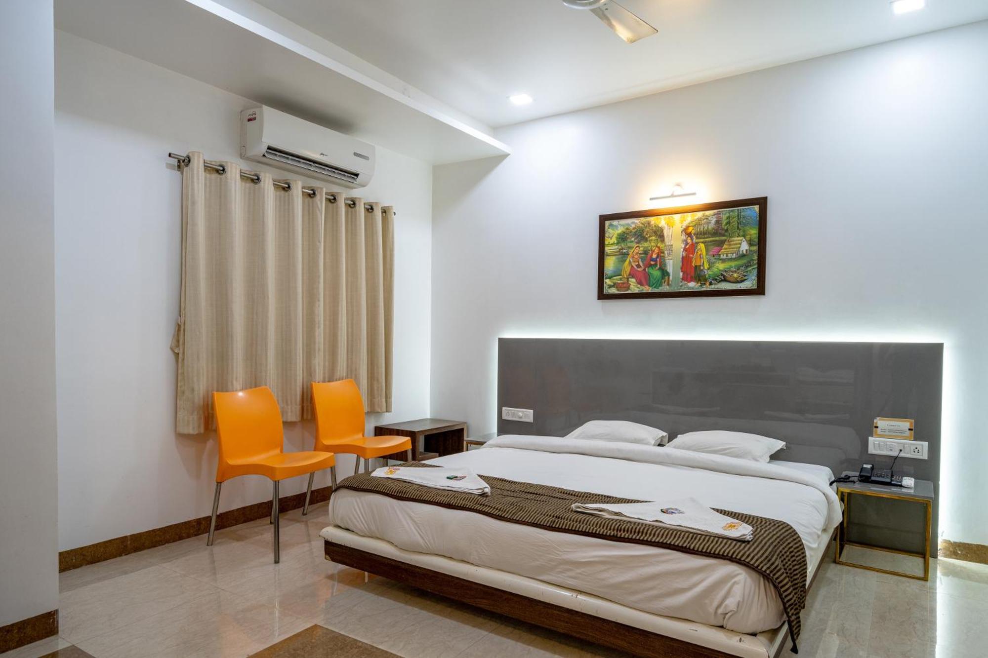 Hotel Darshan Executive Tuljapur Extérieur photo