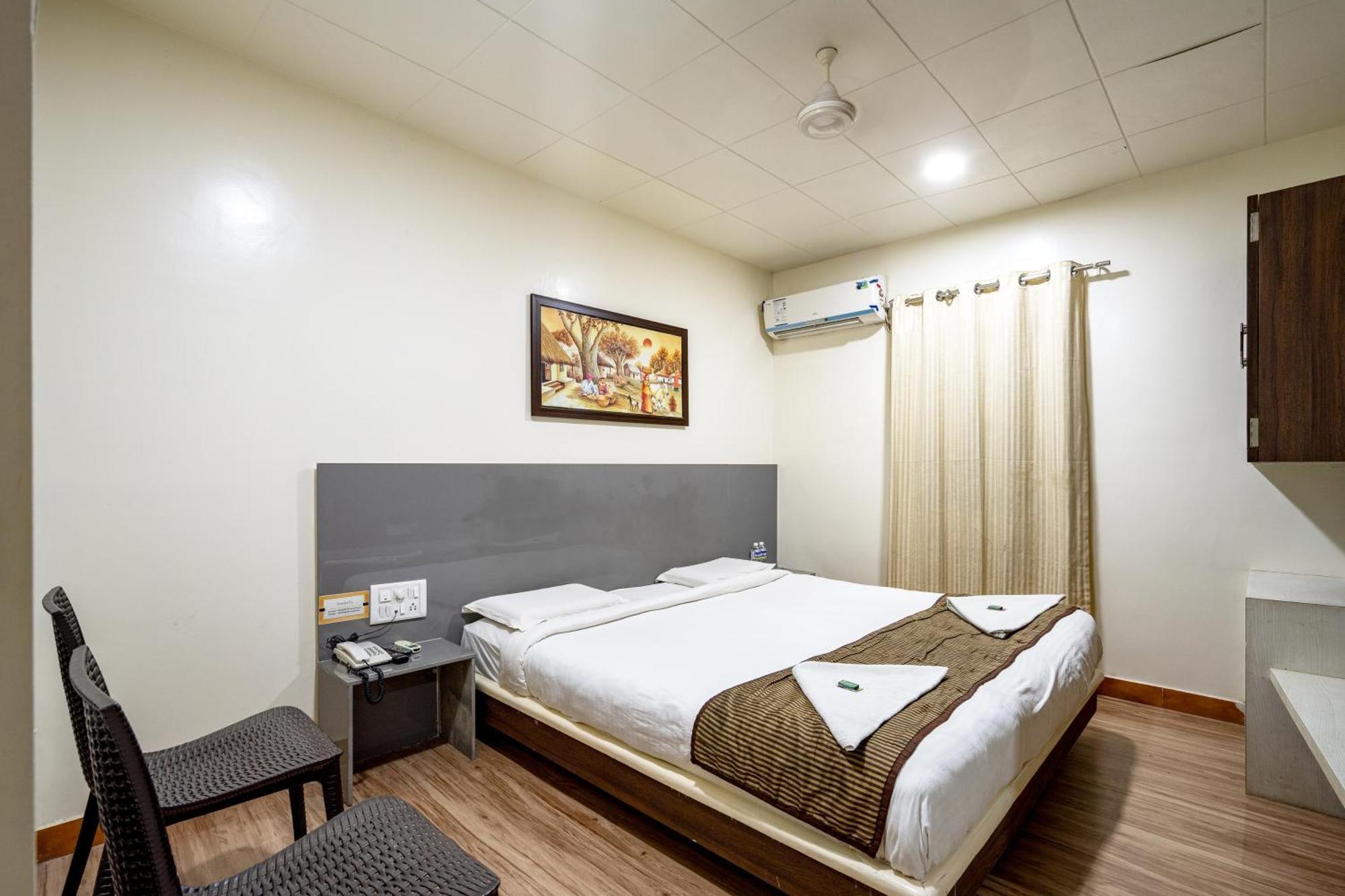 Hotel Darshan Executive Tuljapur Extérieur photo