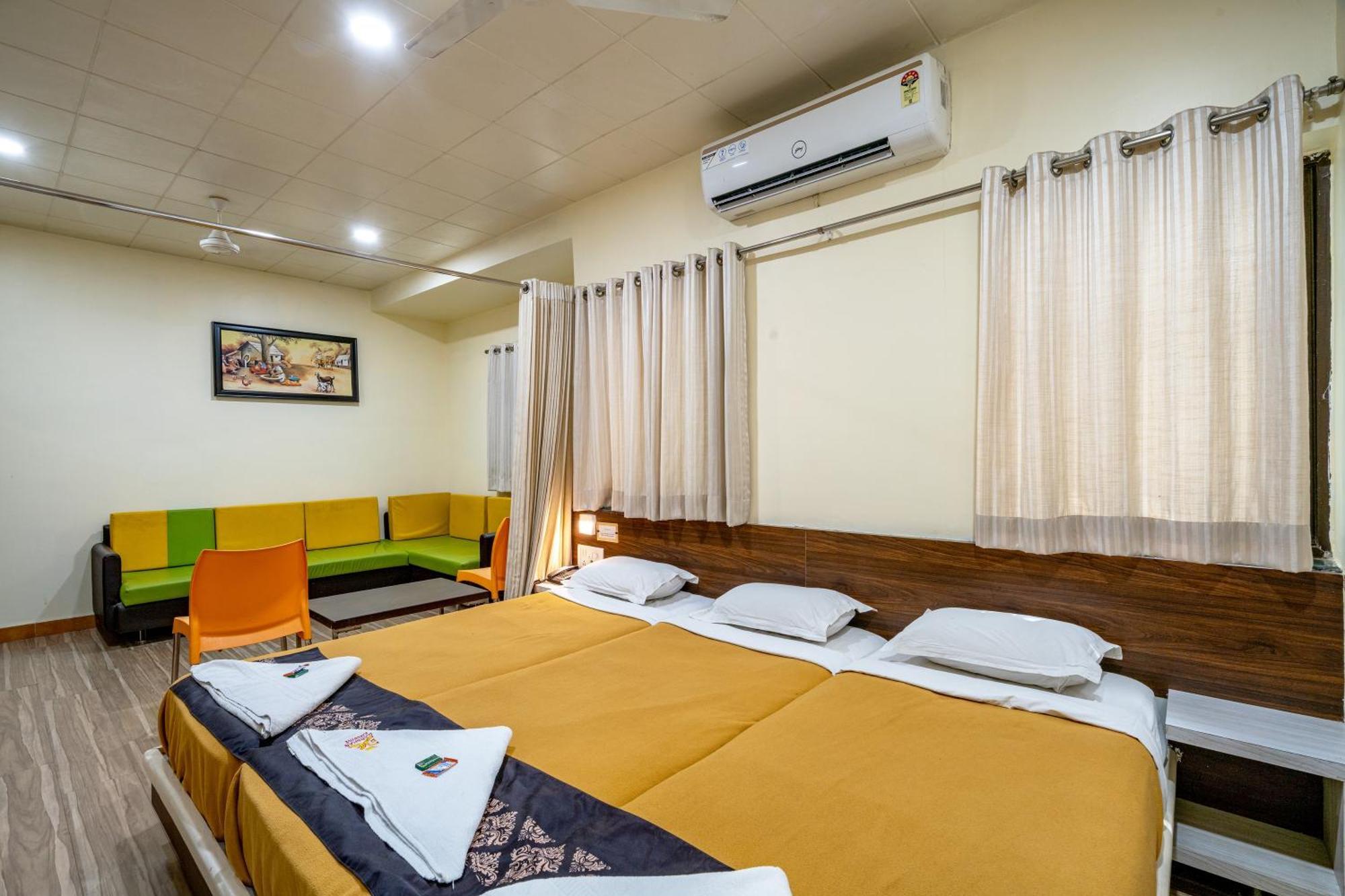 Hotel Darshan Executive Tuljapur Extérieur photo