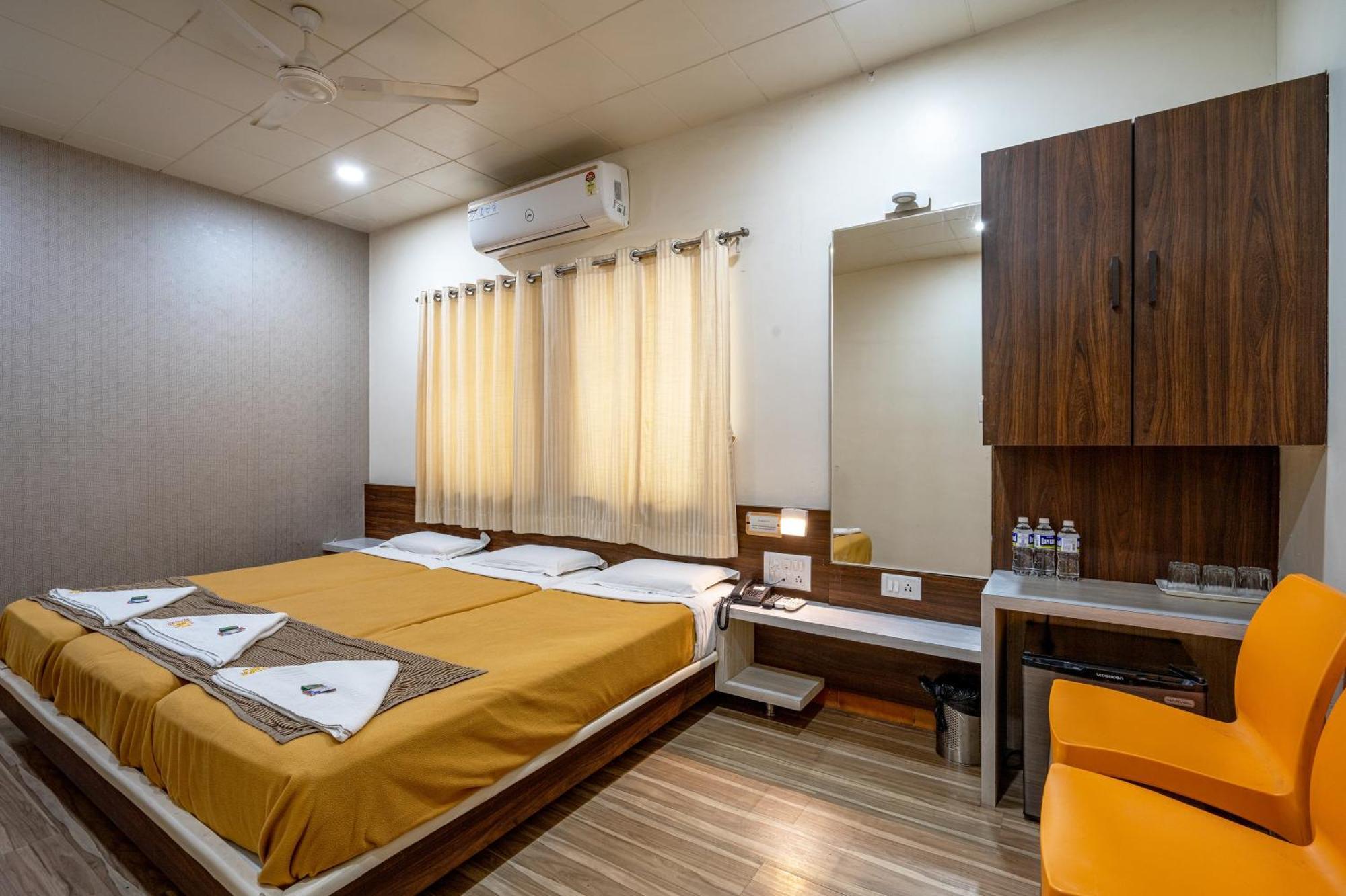 Hotel Darshan Executive Tuljapur Extérieur photo