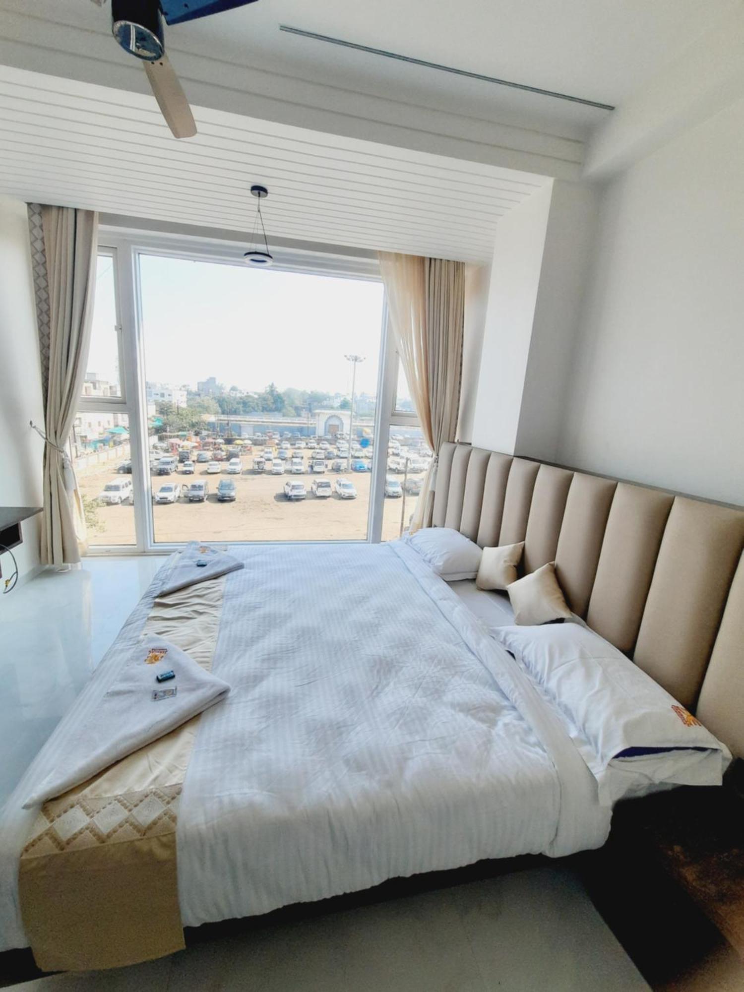 Hotel Darshan Executive Tuljapur Extérieur photo